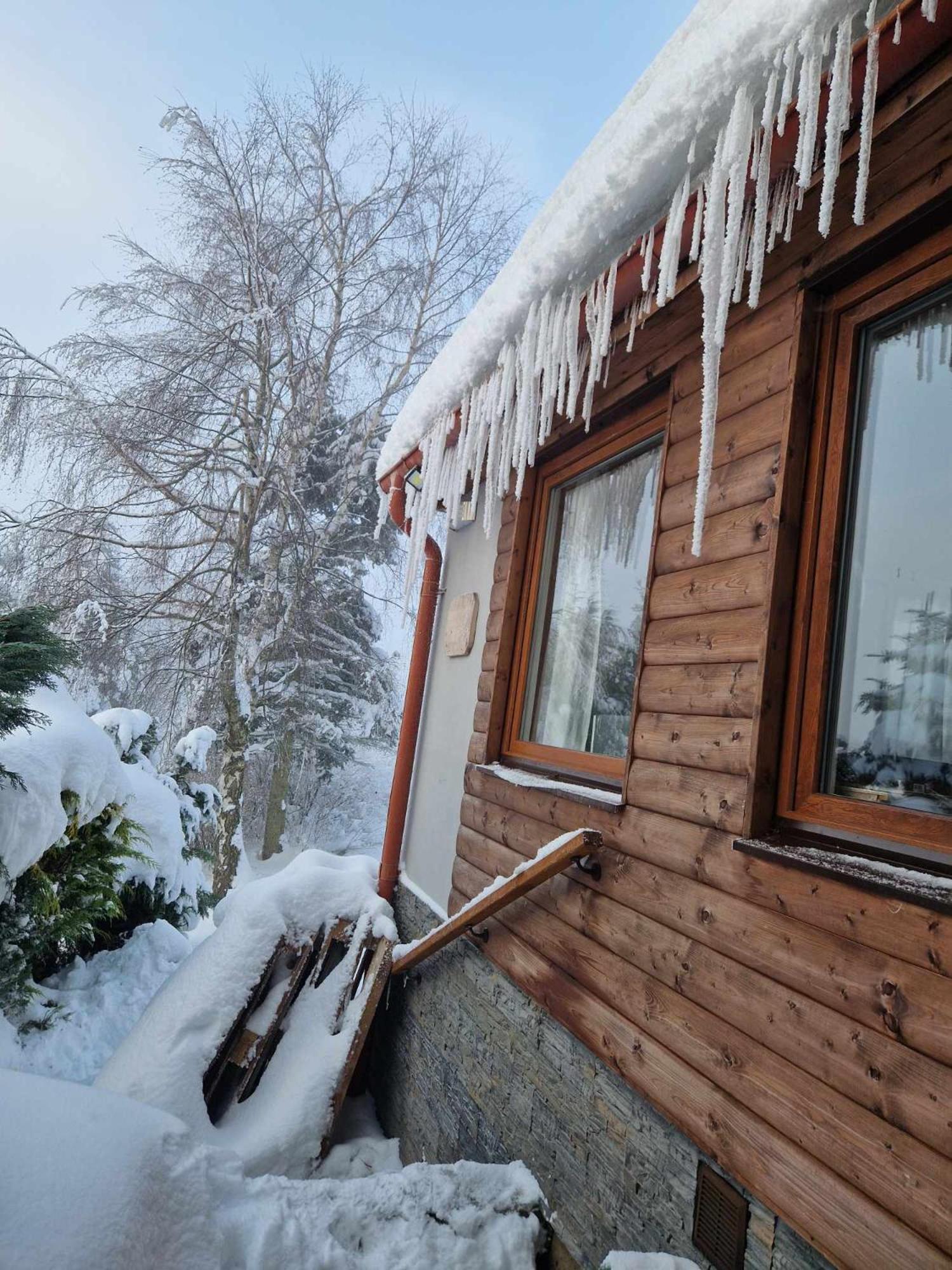 Chata Jeleni Drevenice S Vlastni Virivkou Horni Halze Kültér fotó